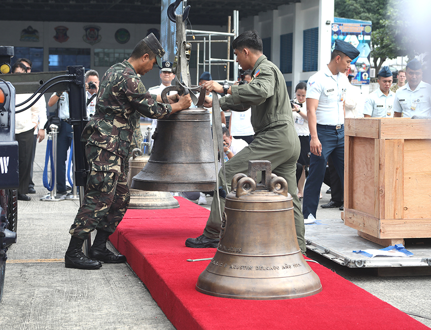 Bells of Balangiga return to the Philippines