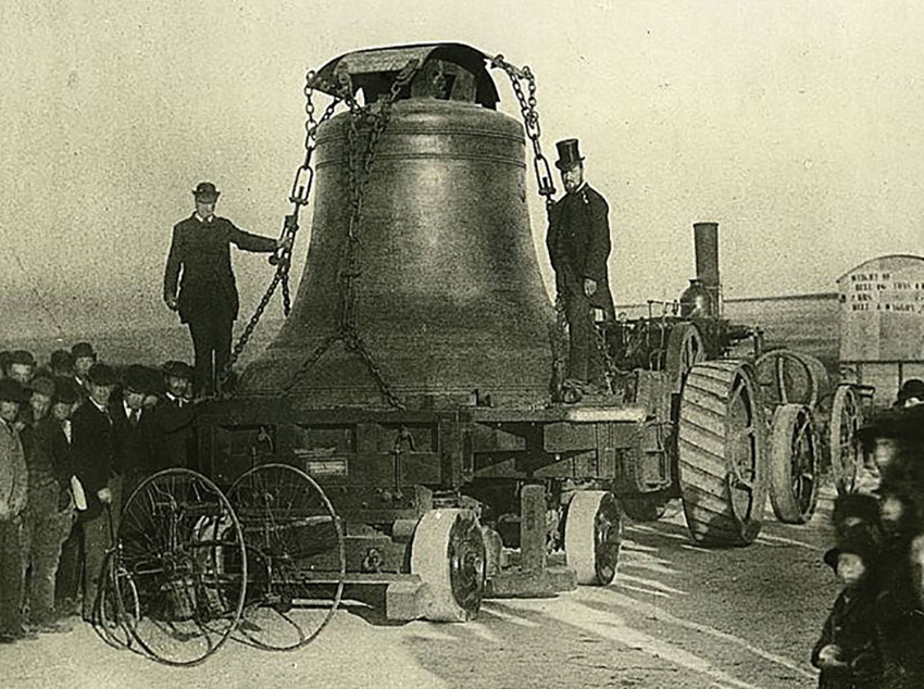 Bourdon bell Great Paul travels from the bell foundry to St. Paul’s Cathedral in London